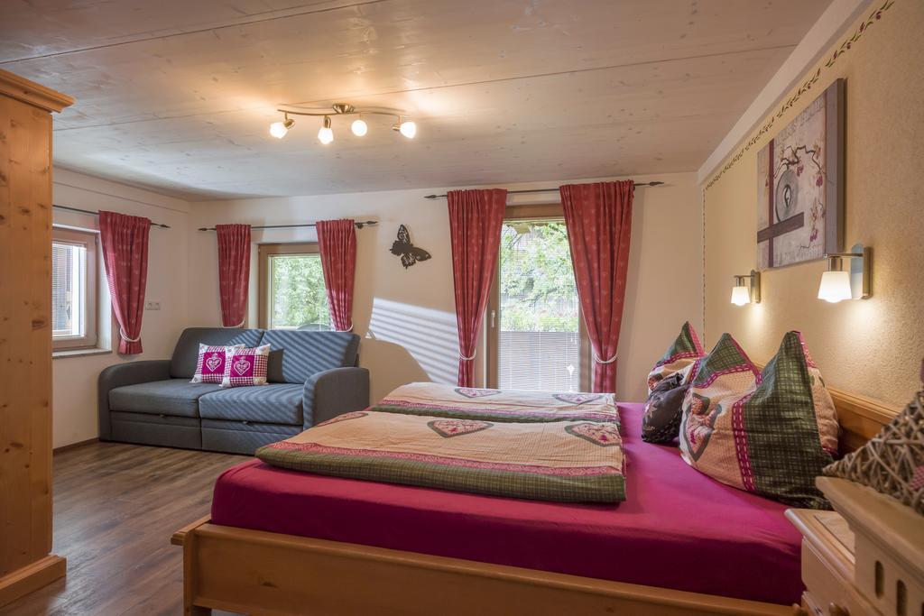 Hof Neuhaus Appartement Mayrhofen Kamer foto